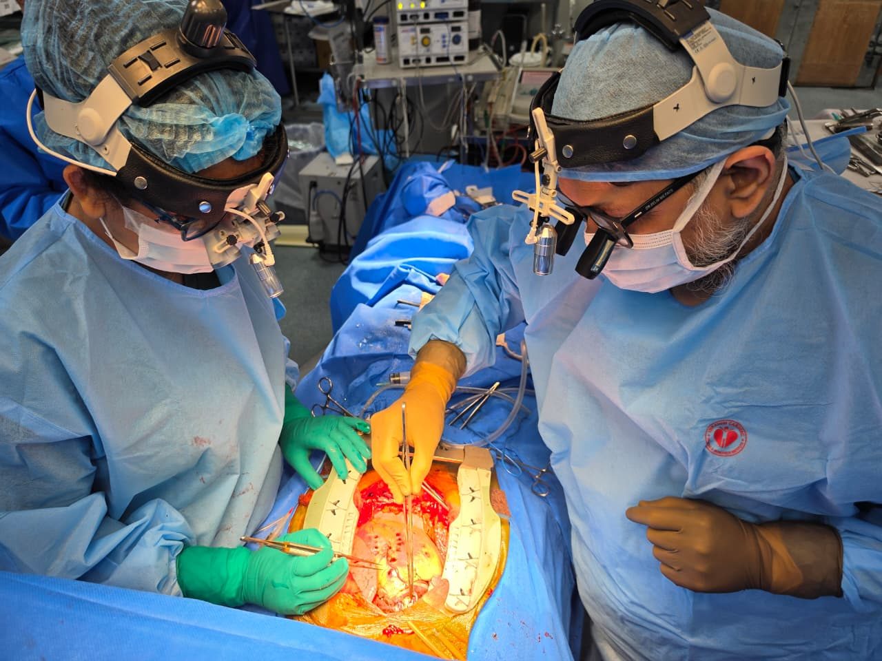 MICS cardiac surgery in progress (8)