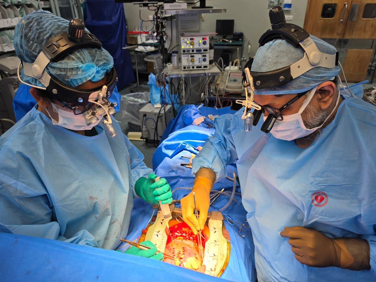MICS cardiac surgery in progress (9)