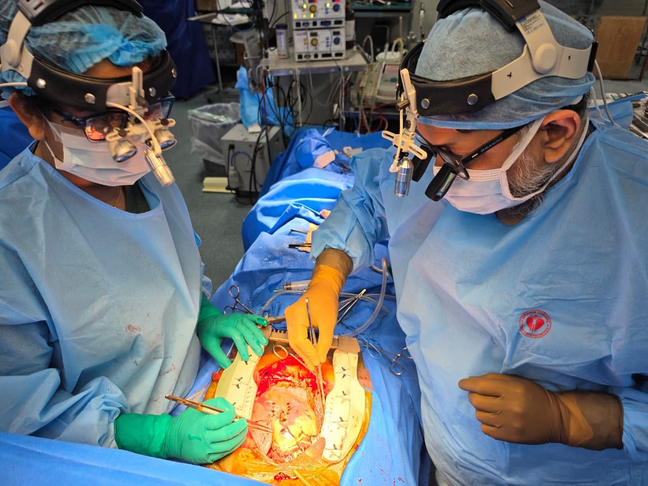 MICS cardiac surgery in progress (10)