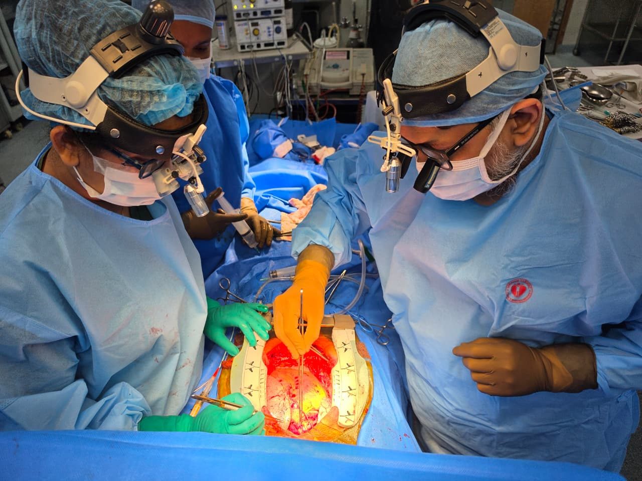 MICS cardiac surgery in progress (11)