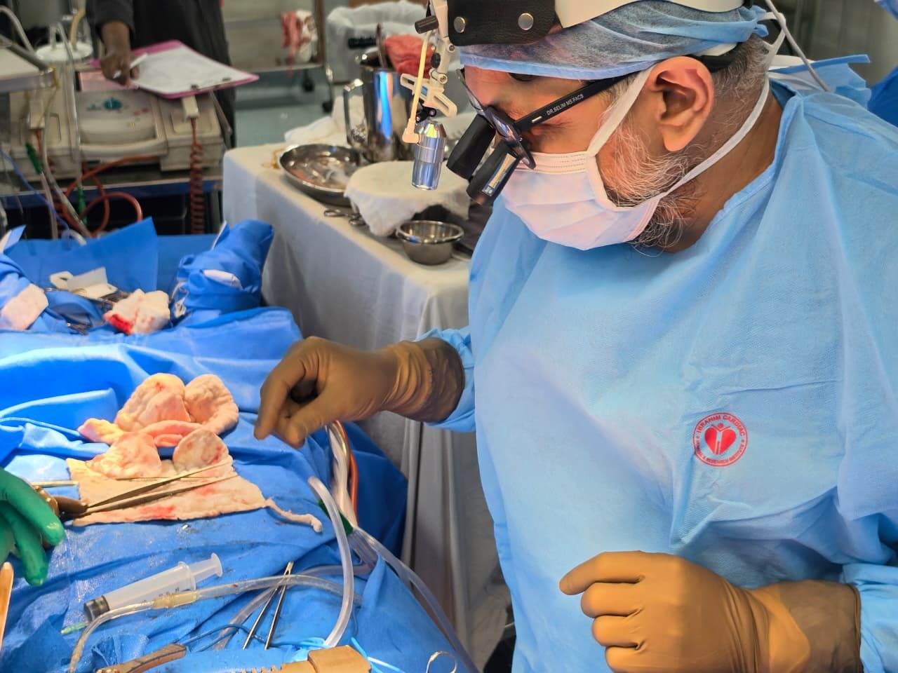 MICS cardiac surgery in progress (12)