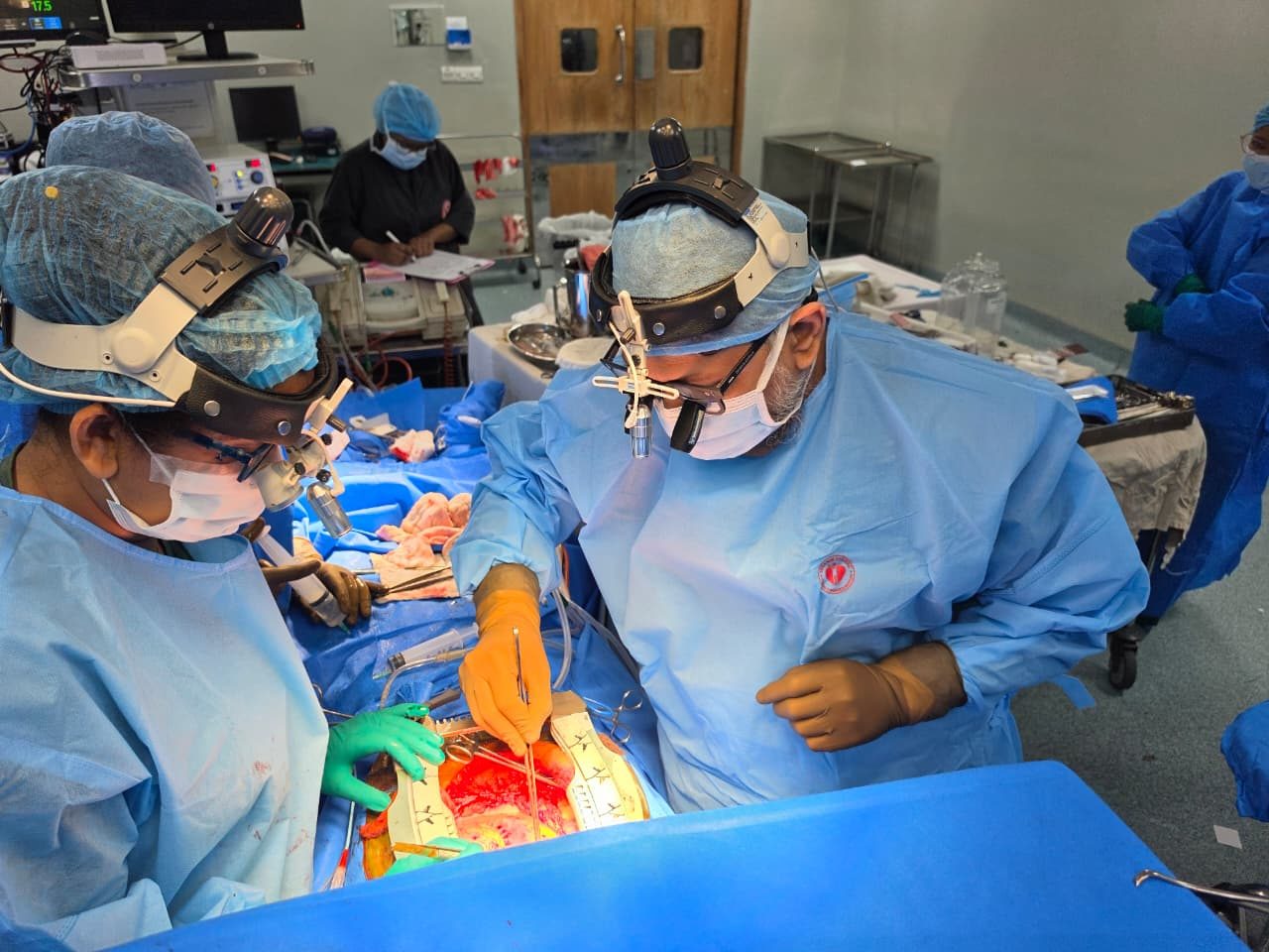 MICS cardiac surgery in progress (14)