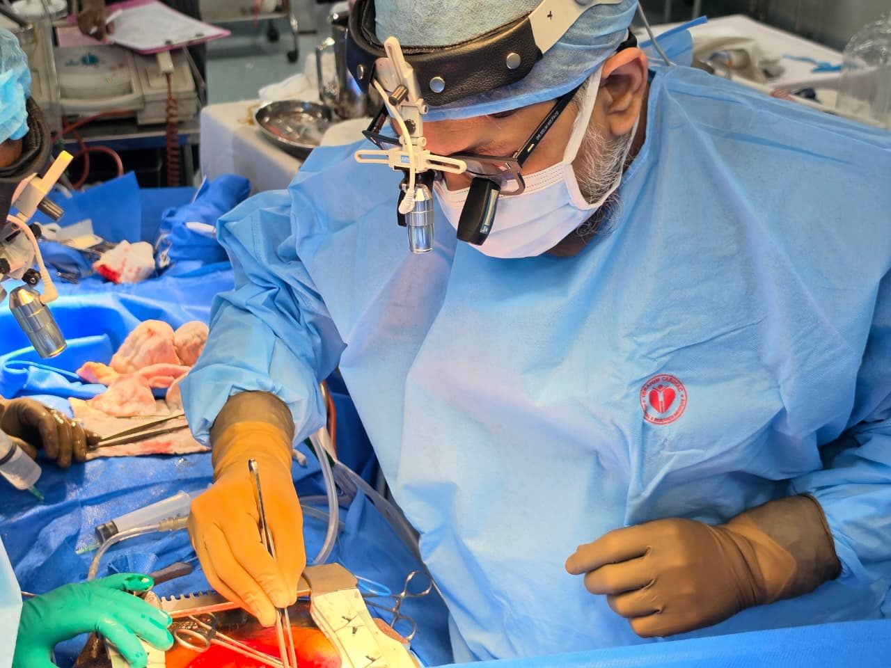 MICS cardiac surgery in progress (15)